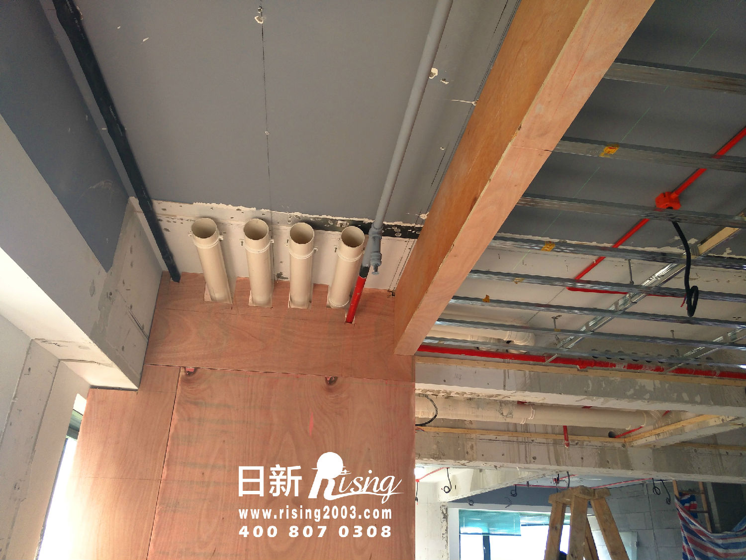 日新展廳安裝輻射空調(diào)采暖集成系統(tǒng)現(xiàn)場施工