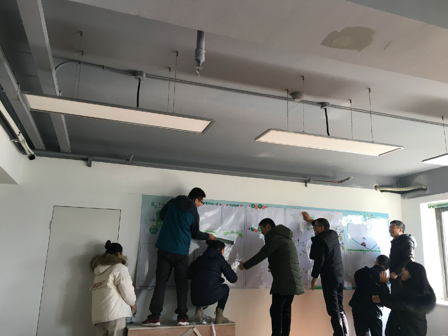 日新環(huán)境小伙伴們自己做看板墻