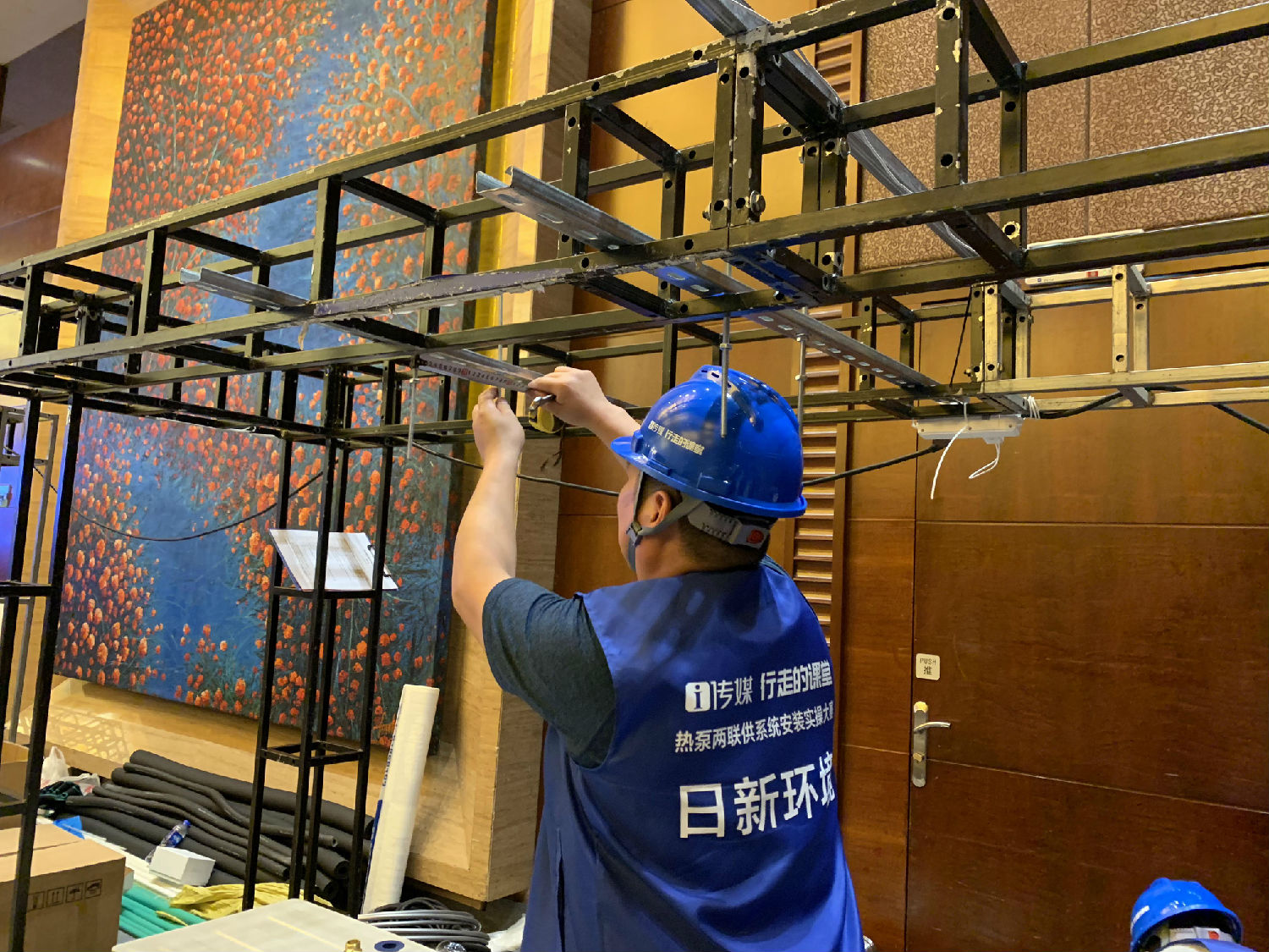 日新環(huán)境參加浙江賽區(qū)熱泵兩聯(lián)供系統(tǒng)安裝實操決賽