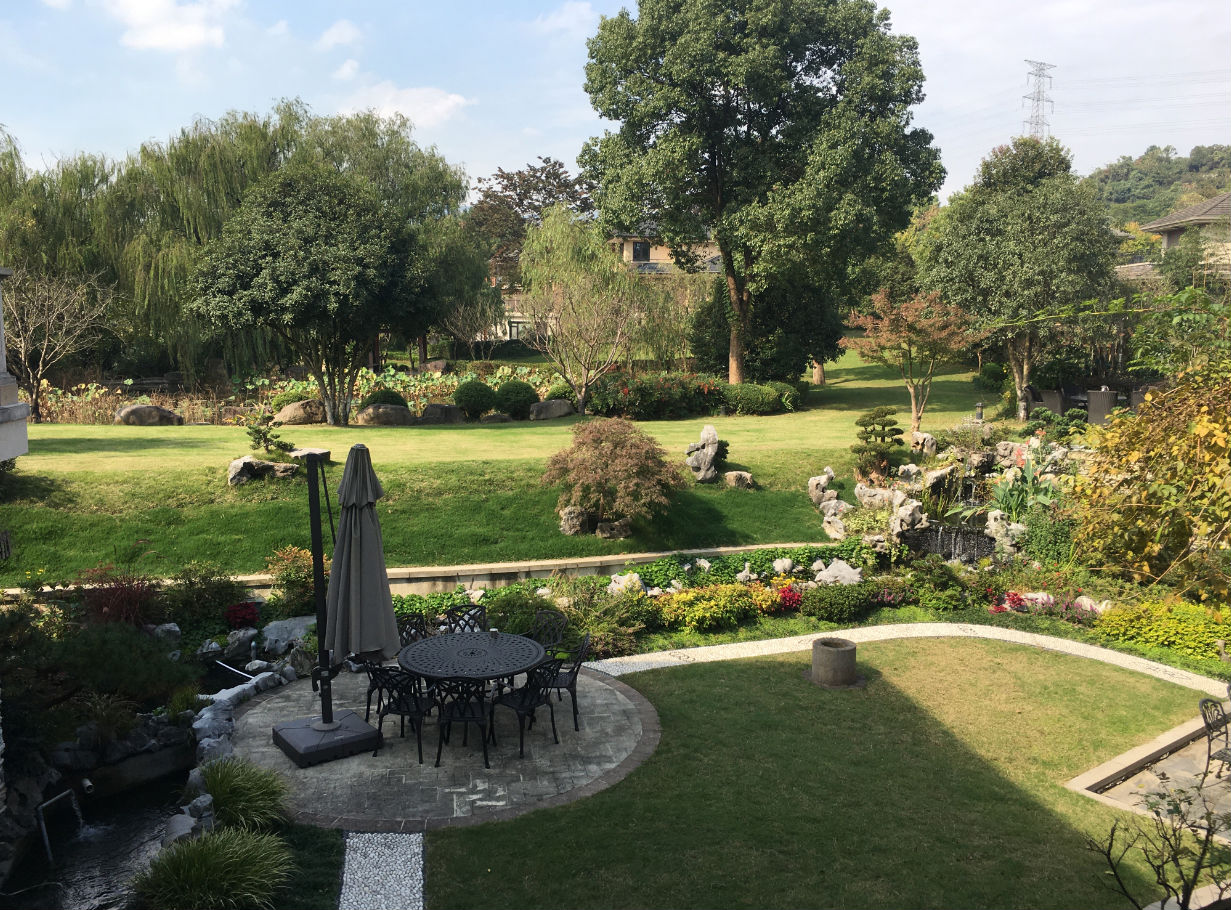 日新環(huán)境地源熱泵項目的花園