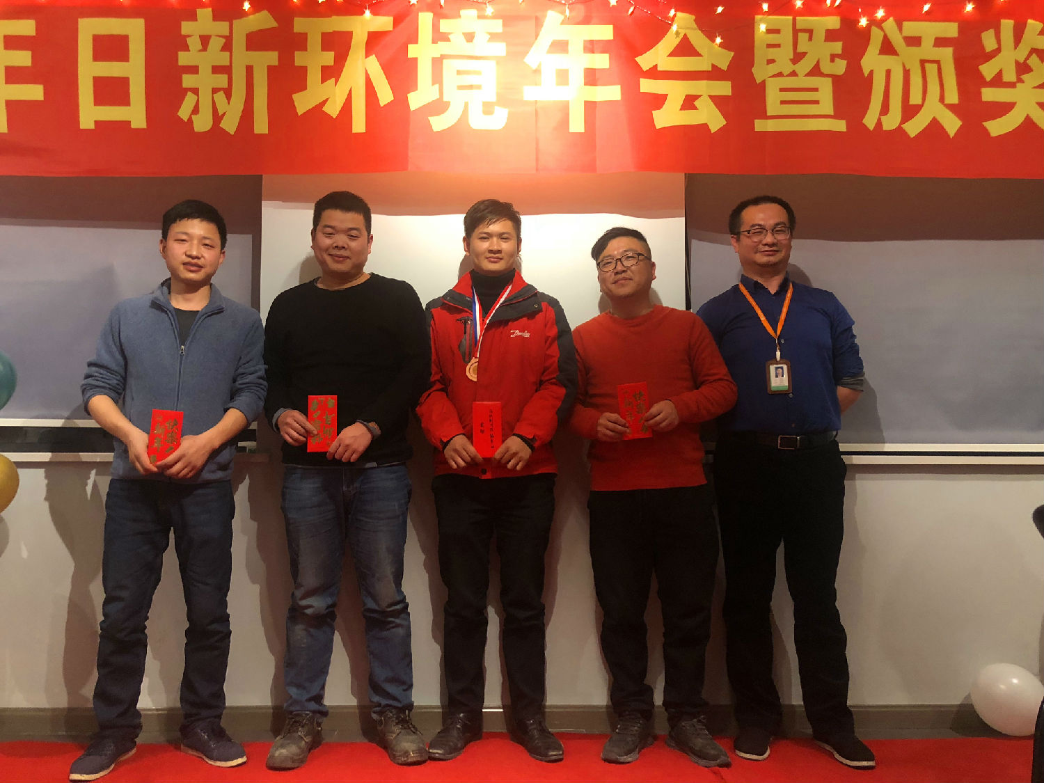 同心同行 奮斗2021——日新環(huán)境2021年會(huì)