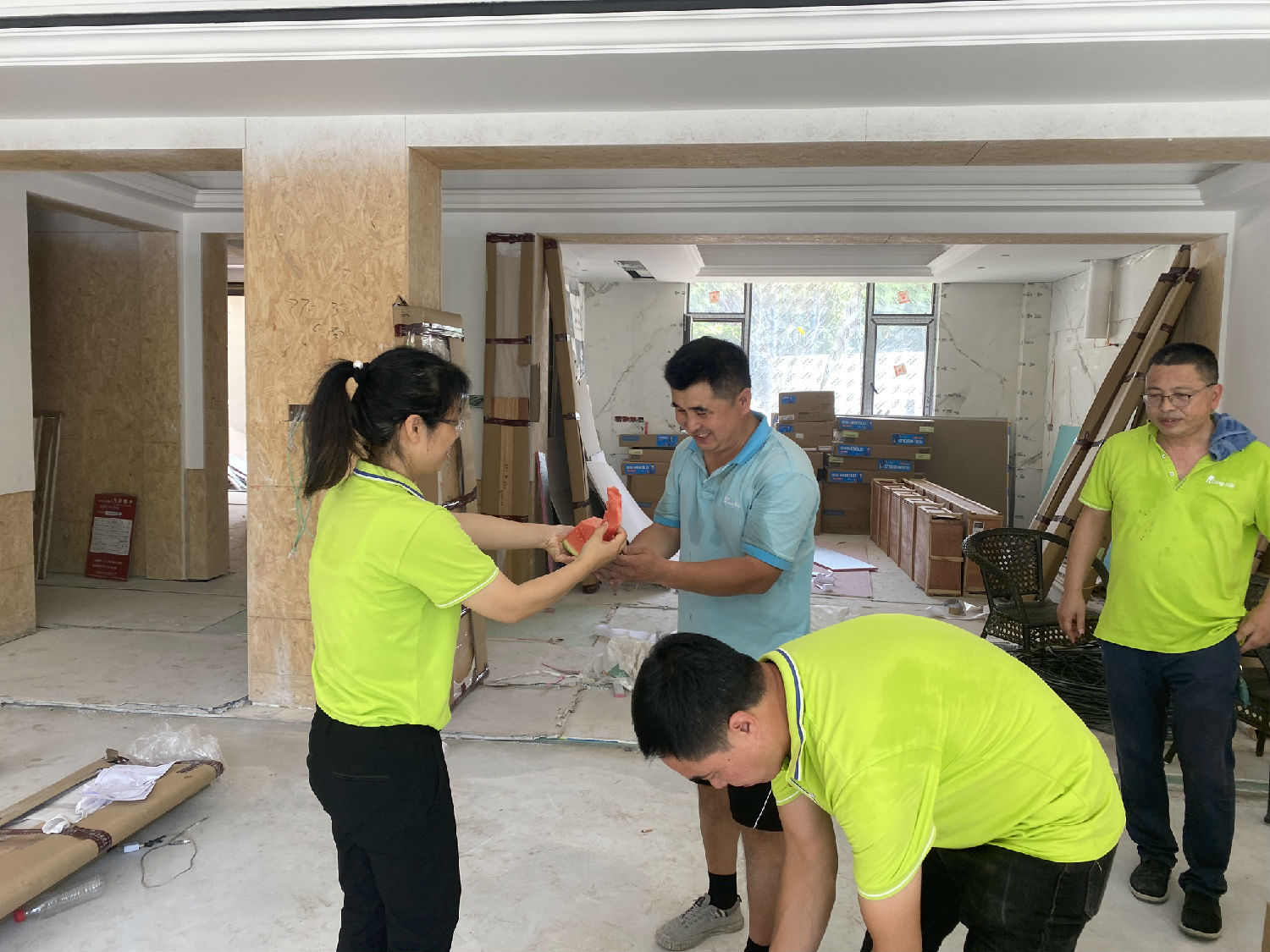 戰(zhàn)高溫 斗酷暑！日新環(huán)境開展夏日送清涼活動