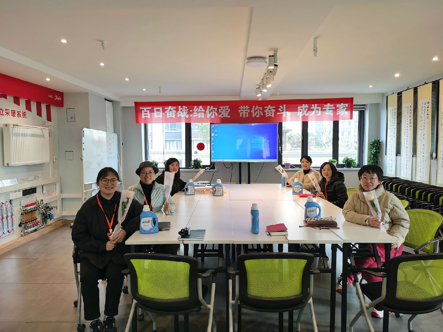 溫暖不斷，快樂(lè)滿(mǎn)滿(mǎn)｜日新環(huán)境慶38節(jié)