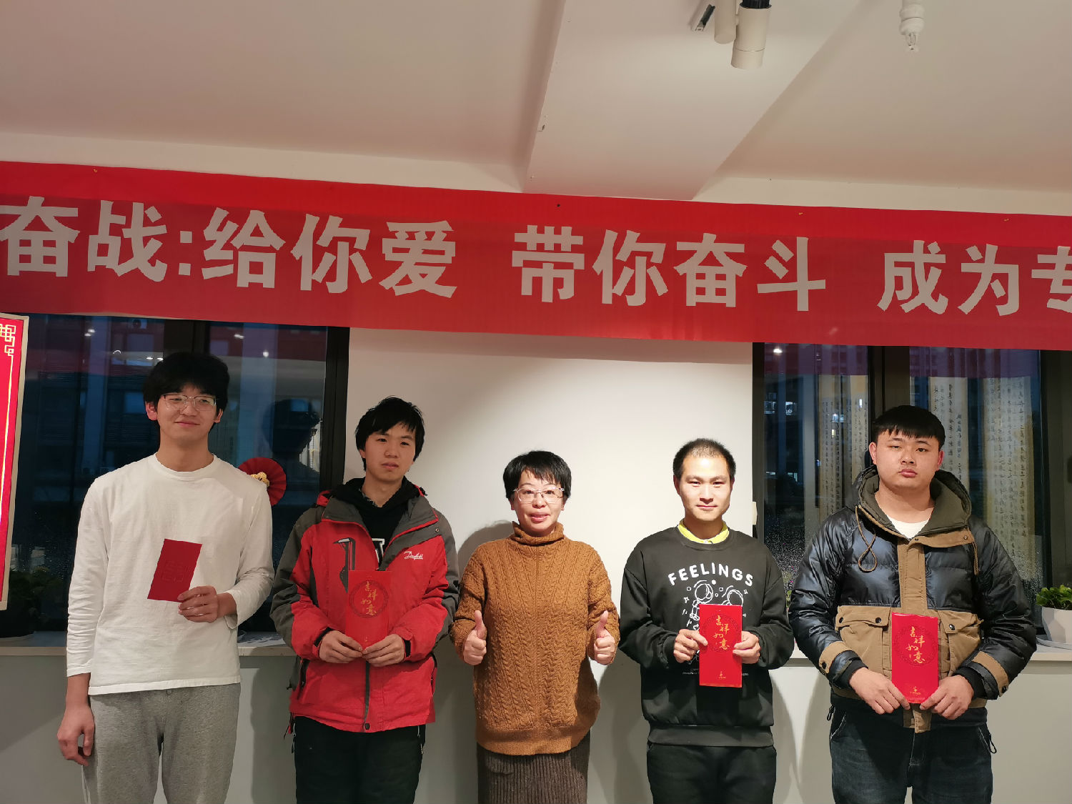 感恩一路同行｜日新環(huán)境為老員工們頒發(fā)工齡獎