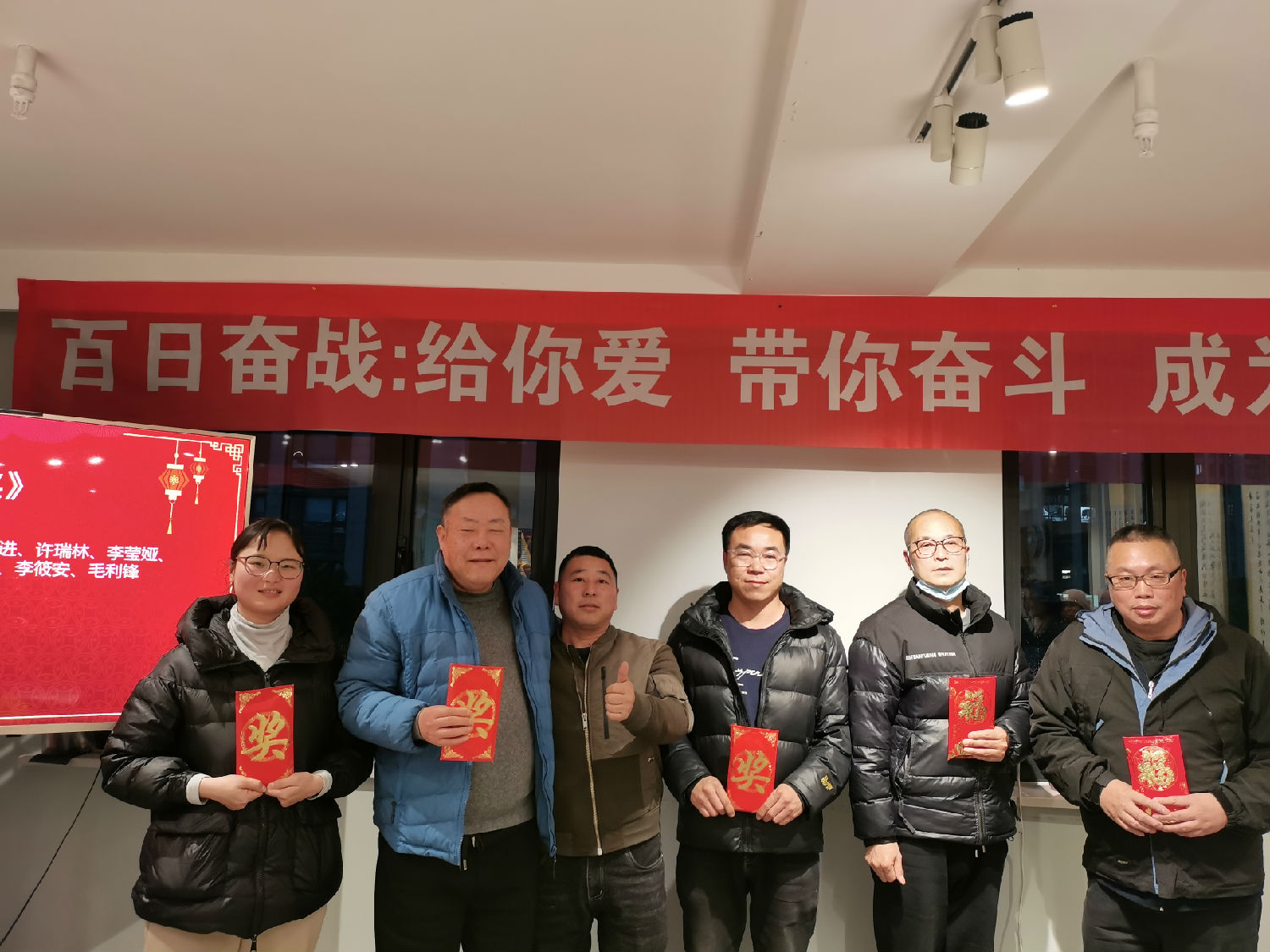 感恩一路同行｜日新環(huán)境為老員工們頒發(fā)工齡獎