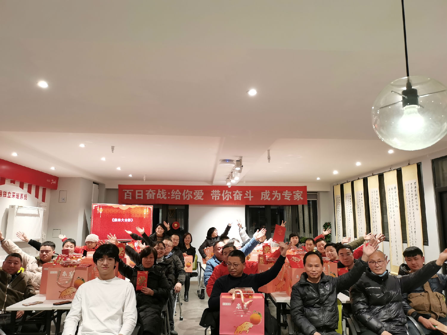 感恩一路同行｜日新環(huán)境為老員工們頒發(fā)工齡獎
