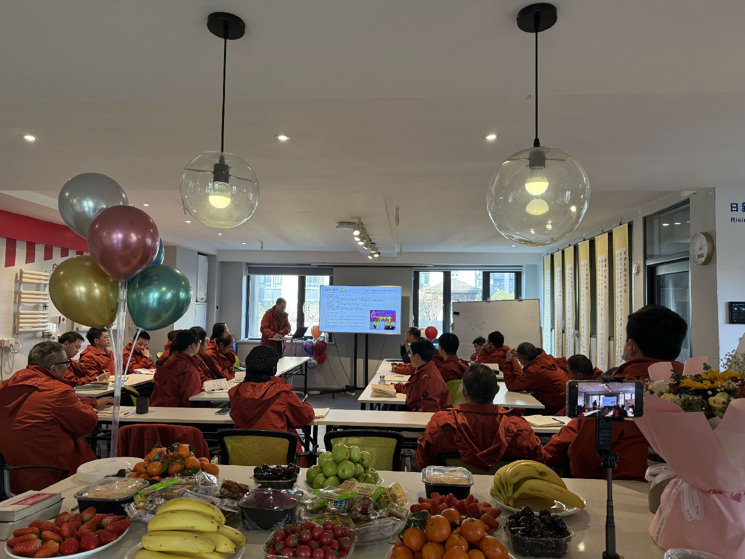 日新環(huán)境年終會(huì)議：工齡獎(jiǎng)與本命年祝福