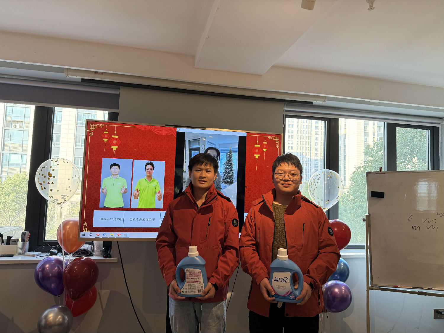 日新環(huán)境年終會(huì)議：工齡獎(jiǎng)與本命年祝福