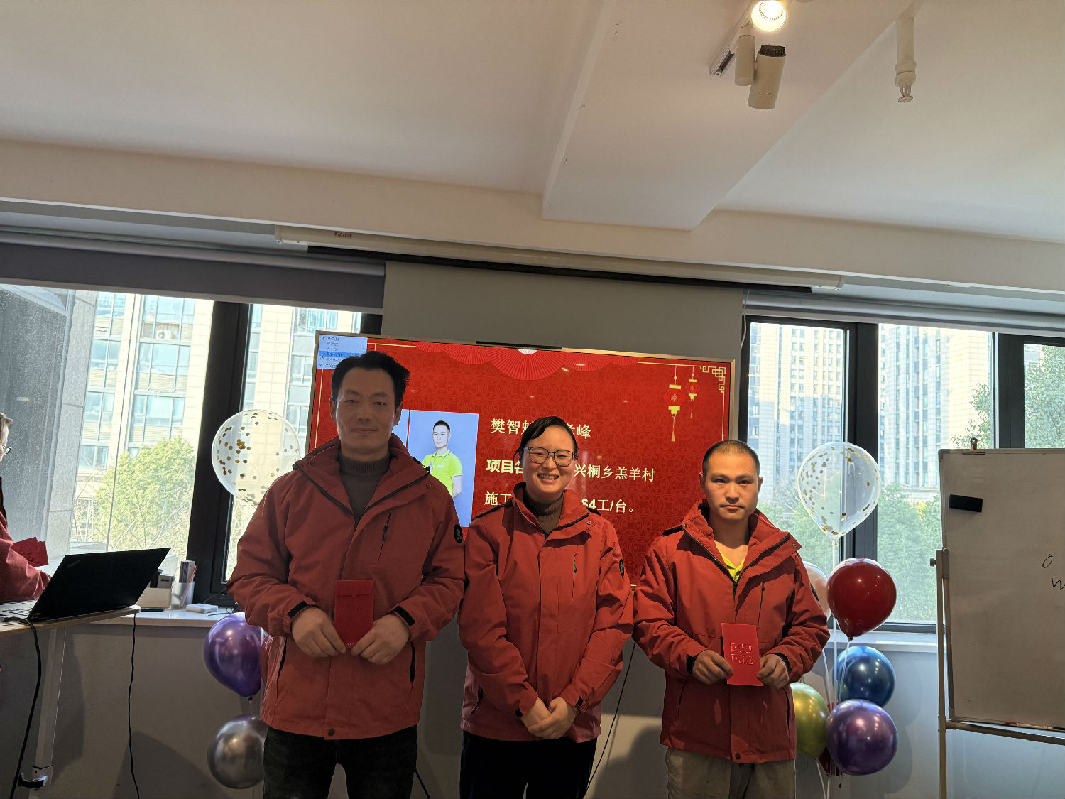 日新環(huán)境年終會(huì)議：工齡獎(jiǎng)與本命年祝福
