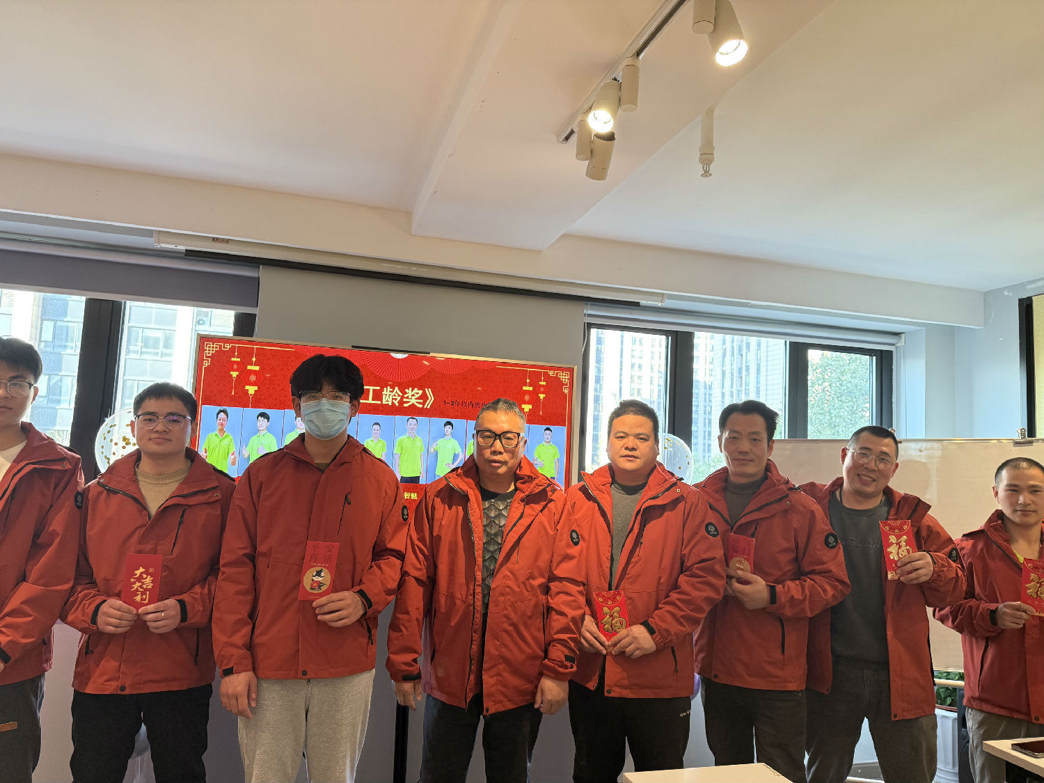 日新環(huán)境年終會(huì)議：工齡獎(jiǎng)與本命年祝福