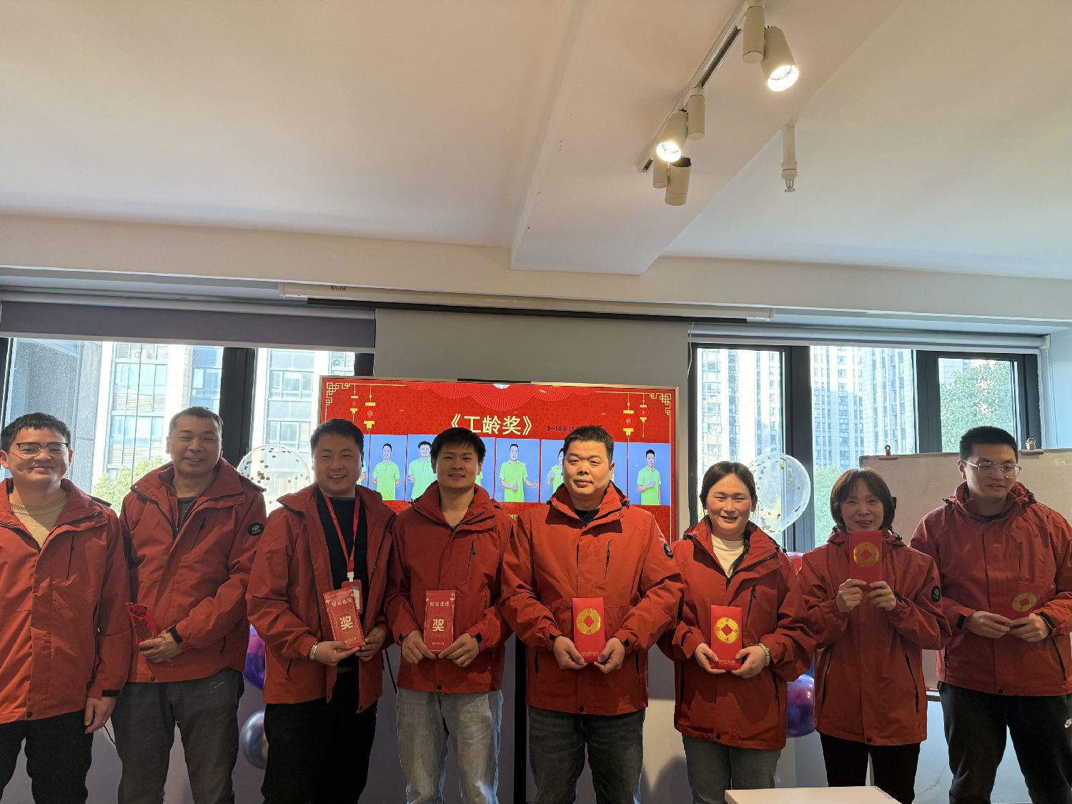 日新環(huán)境年終會(huì)議：工齡獎(jiǎng)與本命年祝福