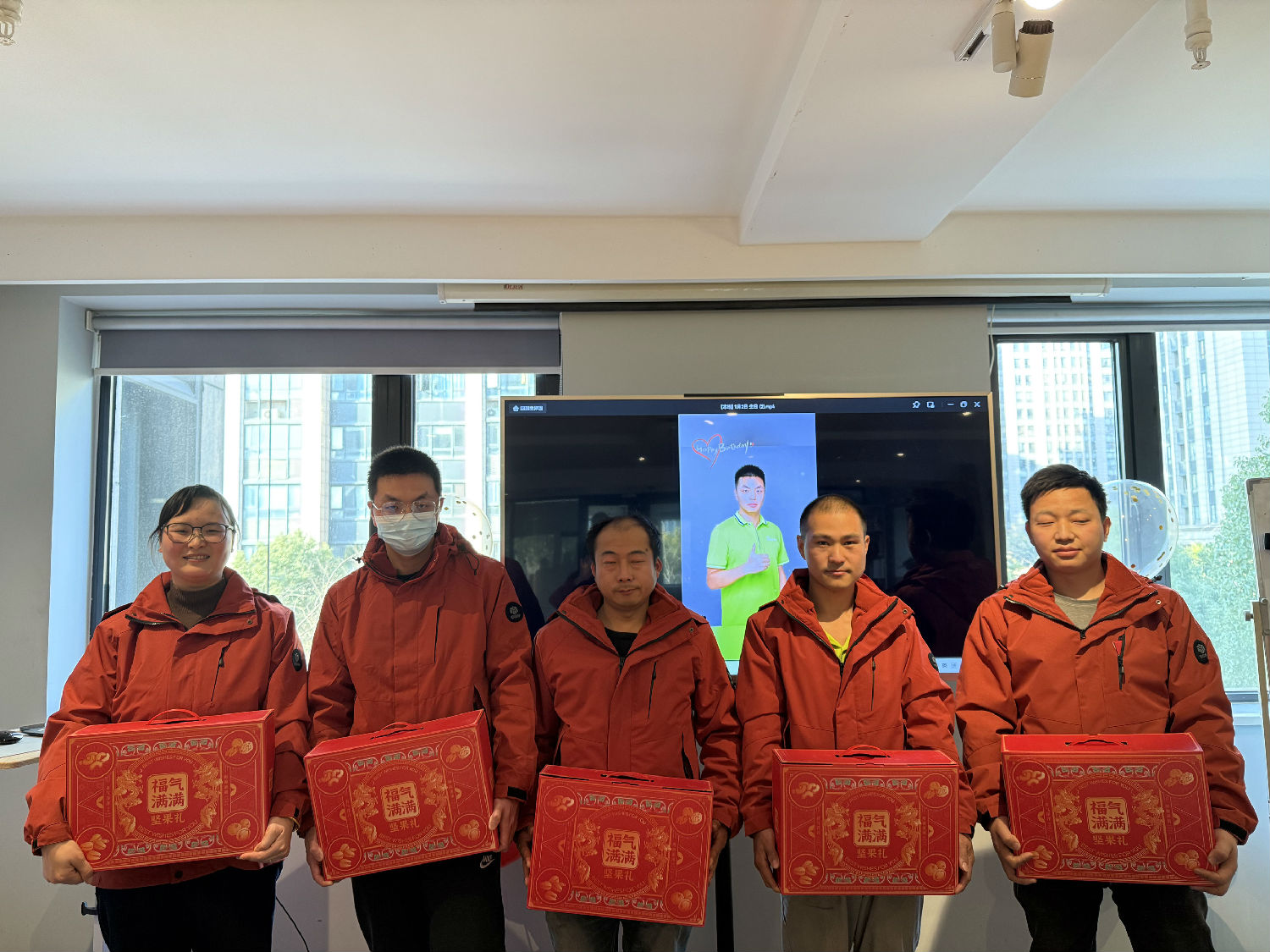 日新環(huán)境年終會(huì)議：工齡獎(jiǎng)與本命年祝福
