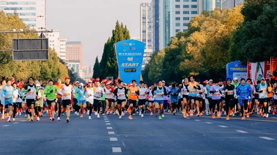 跑過風景跑過你|日新環(huán)境2位家人挑戰(zhàn)杭州馬拉松半馬